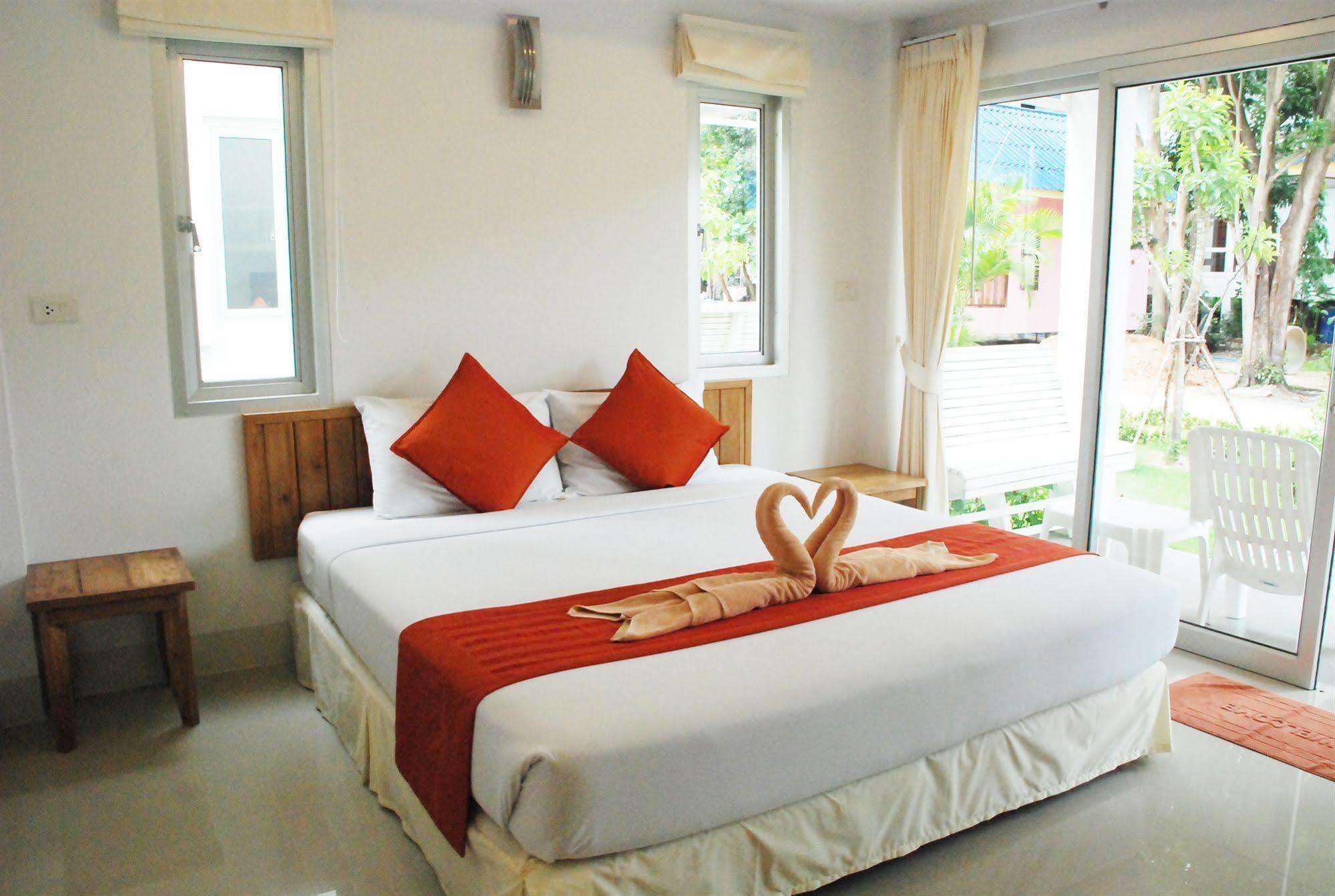 Amity Beach Resort Maret Exterior photo